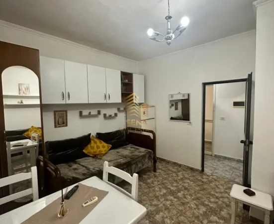Tirane, jepet me qera garsonier 1+1 Kati 5, 44 m² 350 € (Rruga Bardhyl)