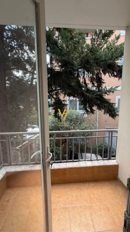 Tirane, jepet me qera apartament 1+1+Ballkon Kati 2, 54 m² 520 € (MATERNITETI I RI)