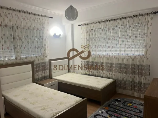 Jepet me qera Apartament 3+1 ne Kodren e Diellit (D8243A-24)