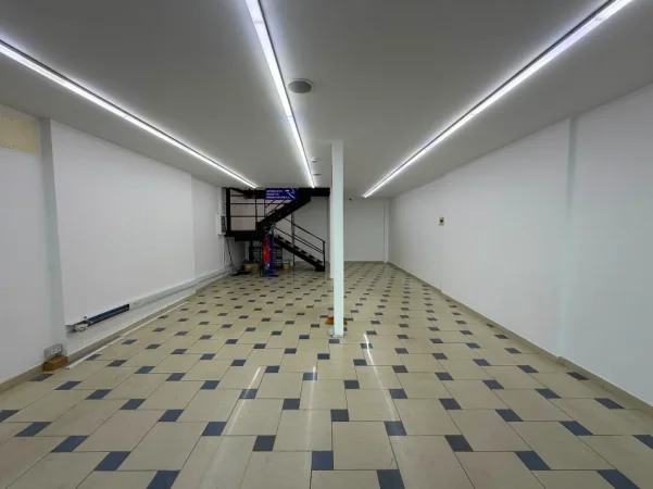 Tirane, jepet me qera ambjent biznesi Kati 0, 134 m² 1.500 € (Myslym Shyri)