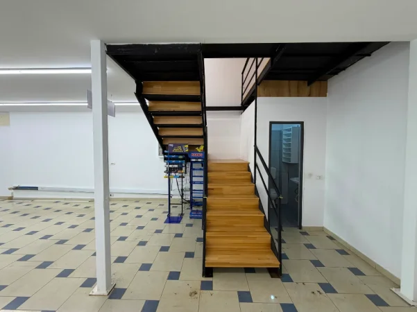 Tirane, jepet me qera ambjent biznesi Kati 0, 134 m² 1.500 € (Myslym Shyri)