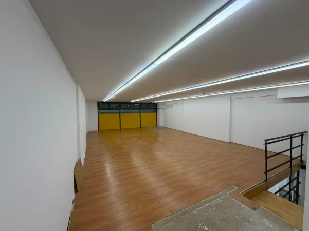 Tirane, jepet me qera ambjent biznesi Kati 0, 134 m² 1.500 € (Myslym Shyri)