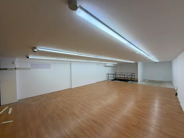 Tirane, jepet me qera ambjent biznesi Kati 0, 134 m² 1.500 € (Myslym Shyri)