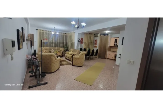 Tirane, jepet me qera apartament 2+1 , 103 m² 900 € (Rruga Pjeter Bogdani)