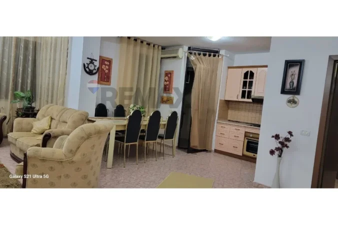 Tirane, jepet me qera apartament 2+1 , 103 m² 900 € (Rruga Pjeter Bogdani)