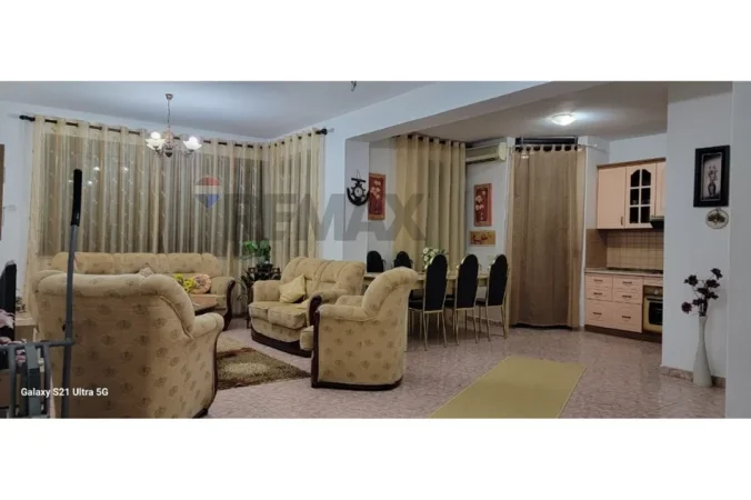 Tirane, jepet me qera apartament 2+1 , 103 m² 900 € (Rruga Pjeter Bogdani)