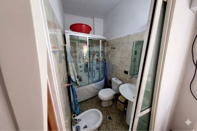 Tirane, jepet me qera apartament 1+1+Ballkon Kati 4, 75 m² 45.000 € (Ura e Tabakeve, Qender)