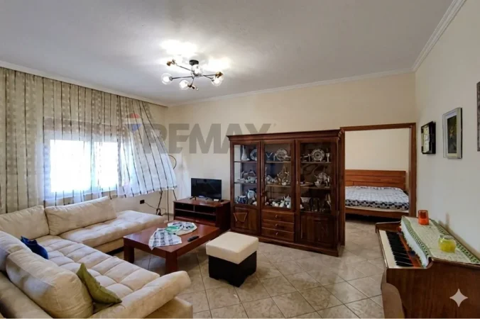 Tirane, jepet me qera apartament 1+1+Ballkon Kati 4, 75 m² 45.000 € (Ura e Tabakeve, Qender)