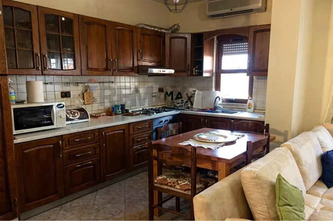 Jepet me qera 1+1 ne Qender Ura Tabakeve - 45000 Lek