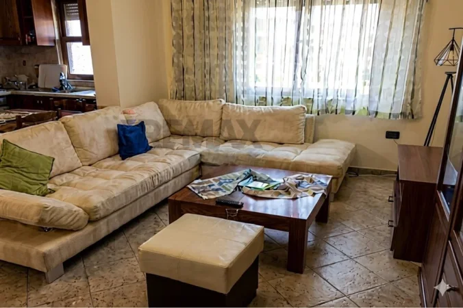 Jepet me qera 1+1 ne Qender Ura Tabakeve - 45000 Lek