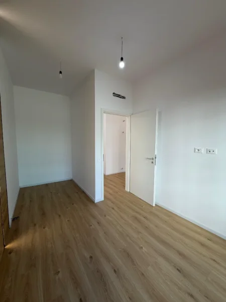 Tirane, jepet me qera apartament 2+1 Kati 0, 60 m² 400 € (Ali Demi)