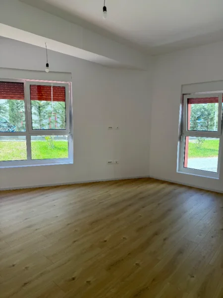 Tirane, jepet me qera apartament 2+1 Kati 0, 60 m² 400 € (Ali Demi)