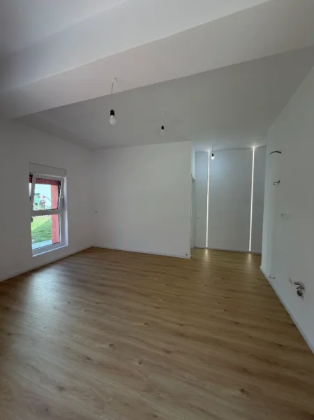 Tirane, jepet me qera apartament 2+1 Kati 0, 60 m² 400 € (Ali Demi)