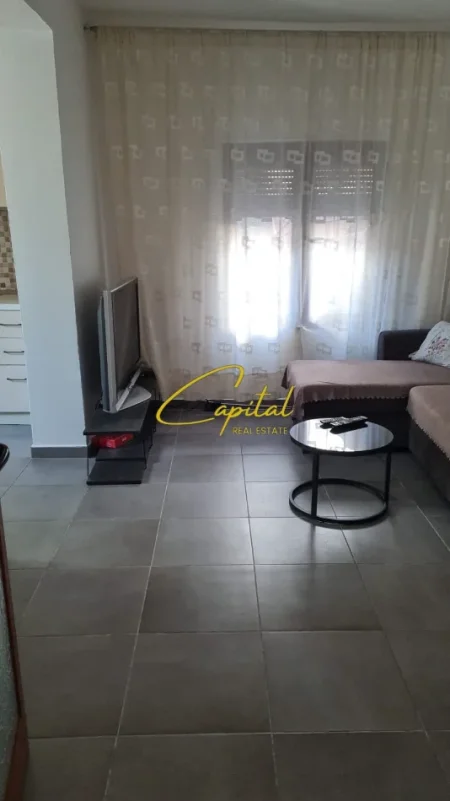 Tirane, jepet me qera apartament 1+1 Kati 1, 75 m² 350 € (SELITE)
