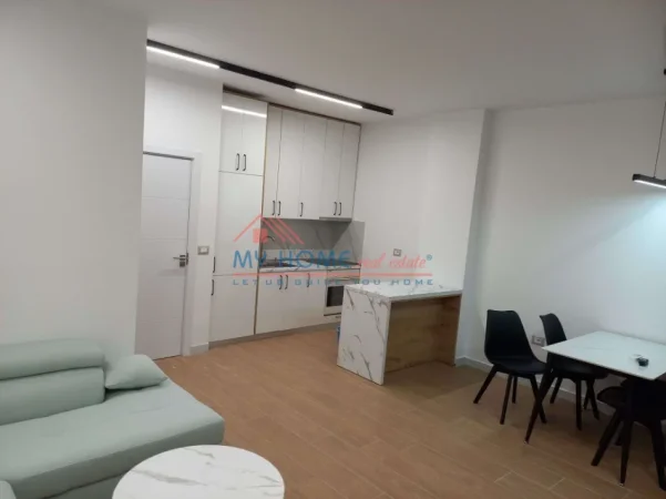 Tirane, jepet me qera apartament 2+1+Ballkon Kati 2, 100 m² 550 € (Fresk)
