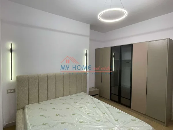 Tirane, jepet me qera apartament 2+1+Ballkon Kati 2, 100 m² 550 € (Fresk)