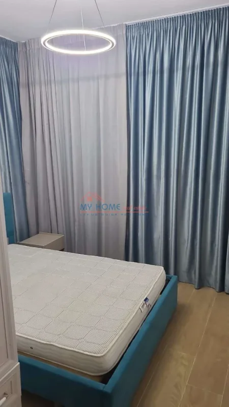 Tirane, jepet me qera apartament 2+1+Ballkon Kati 2, 100 m² 550 € (Fresk)