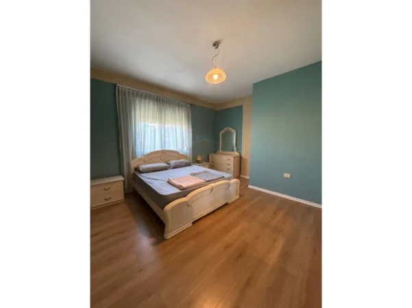 Tirane, jepet me qera apartament 1+1 Kati 4, 90 m² 90 € 