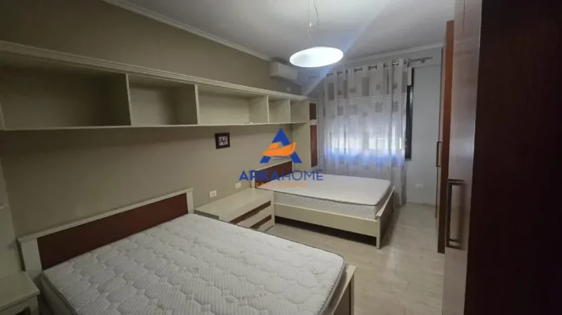 Tirane, jepet me qera apartament 1+1+Ballkon Kati 3, 70 m² 696 € 