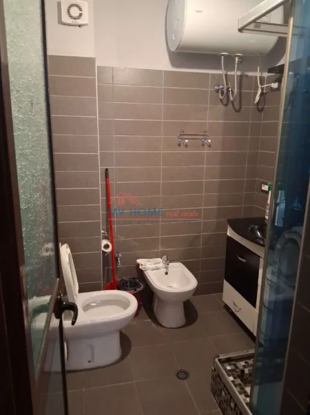 Tirane, jepet me qera apartament 2+1+Ballkon Kati 3, 103 m² 650 € (Myslym Shyri)