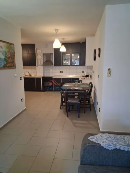 Tirane, jepet me qera apartament 2+1+Ballkon Kati 3, 103 m² 650 € (Myslym Shyri)