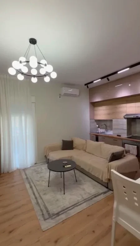 Tirane, jepet me qera apartament 1+1 Kati 5, 60 m² 500 € (Tregu Elektrik)