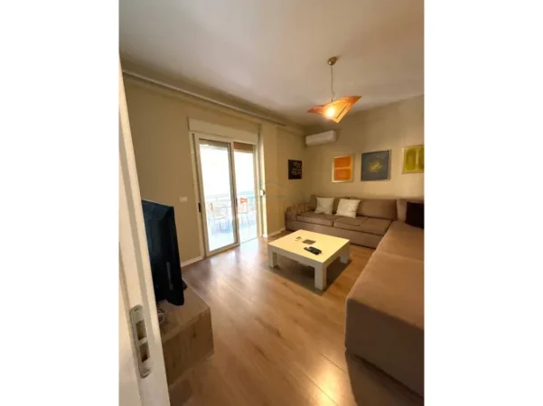 Tirane, jepet me qera apartament 1+1 Kati 4, 90 m² 650 € (Vasil Shanto)
