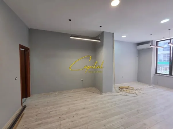Tirane, jepet me qera ambjent biznesi Kati 2, 31 m² 600 € (ZOGU I ZI)