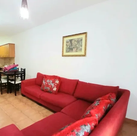 Tirane, jepet me qera apartament 1+1+Ballkon Kati 4, 500 € (Pazari I ri)