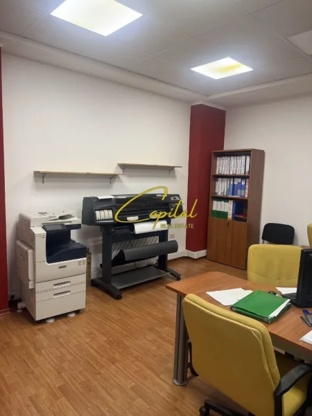 Tirane, jepet me qera ambjent biznesi Kati 2, 60 m² 1.200 € (RRUGA E ELBASANIT)