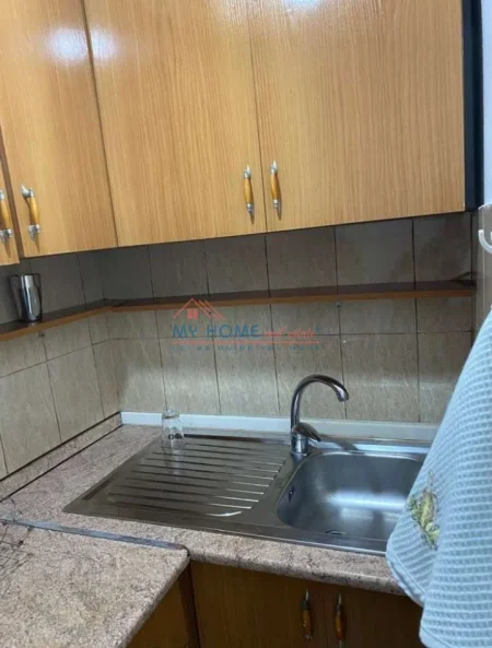 Tirane, jepet me qera garsonier 1+1 Kati 5, 44 m² 350 € (Rruga Bardhyl)
