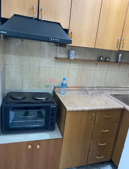 Tirane, jepet me qera garsonier 1+1 Kati 5, 44 m² 350 € (Rruga Bardhyl)