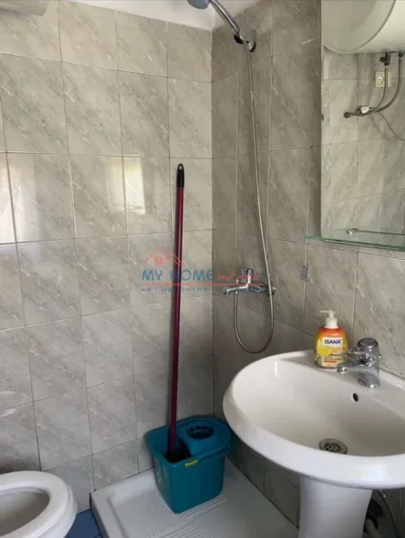 Tirane, jepet me qera garsonier 1+1 Kati 5, 44 m² 350 € (Rruga Bardhyl)