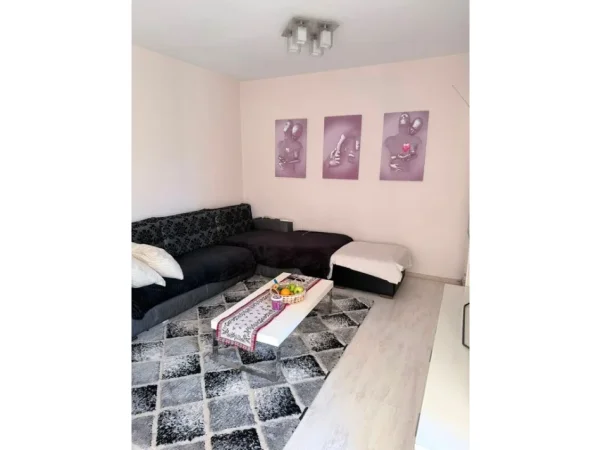 Tirane, jepet me qera apartament 1+1 Kati 8, 76 m² 640 € (Brryli)