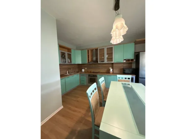 Tirane, jepet me qera apartament 1+1+Ballkon Kati 4, 90 m² 650 € (Vasil Shanto)
