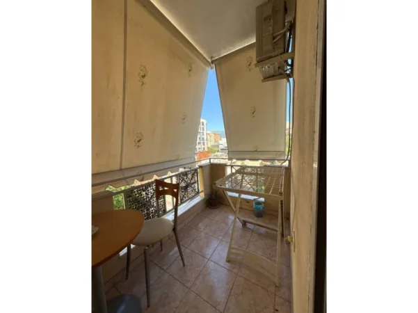 Tirane, jepet me qera apartament 1+1+Ballkon Kati 4, 90 m² 650 € (Vasil Shanto)