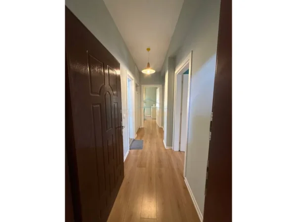 Tirane, jepet me qera apartament 1+1+Ballkon Kati 4, 90 m² 650 € (Vasil Shanto)