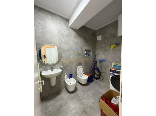 Tirane, jepet me qera apartament 2+1 Kati 4, 102 m² 600 € (Golden Park 3)