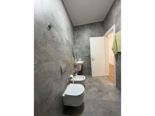 Tirane, jepet me qera apartament 2+1 Kati 4, 102 m² 600 € (Golden Park 3)