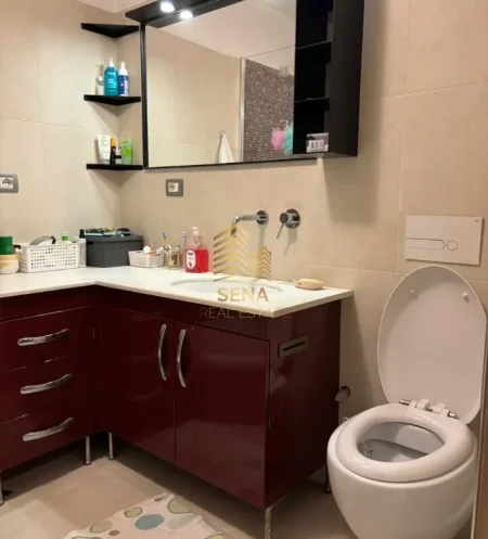 Tirane, jepet me qera apartament 3+1+Ballkon Kati 6, 125 m² 1.000 € (Qender)