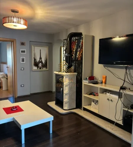 Tirane, jepet me qera apartament 3+1+Ballkon Kati 6, 125 m² 1.000 € (Qender)