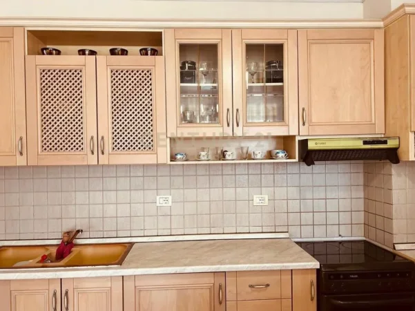 Tirane, jepet me qera apartament 2+1+Ballkon Kati 7, 108 m² 650 €