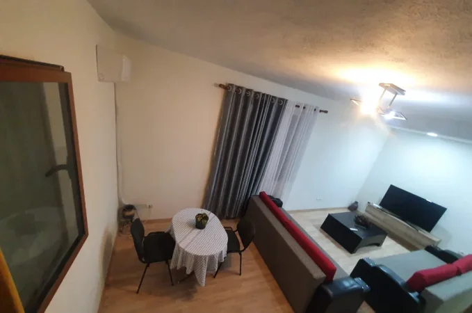 Tirane, jepet me qera apartament 1+1 Kati 1, 62 m² 450 € (Selit , prane Universitetit Barleti)