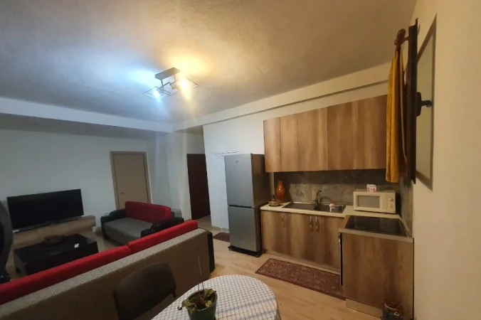 Tirane, jepet me qera apartament 1+1 Kati 1, 62 m² 450 € (Selit , prane Universitetit Barleti)