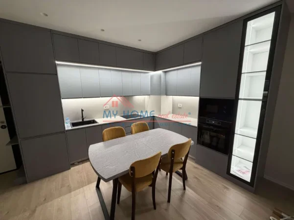 Tirane, jepet me qera apartament 1+1+Ballkon Kati 8, 75 m² 1.100 € (Mine Peza)
