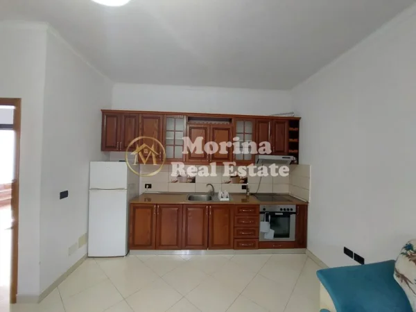 Tirane, jepet me qera Apartament 2+1, Kati 3, 400 m² 450 € (Shkolla e Bashkuar)