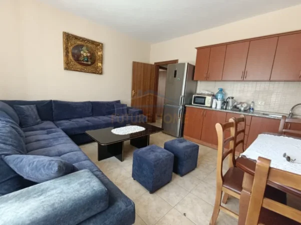 Tirane, jepet me qera apartament 1+1+Ballkon Kati 1, 60 m² 400 € (Laprake)