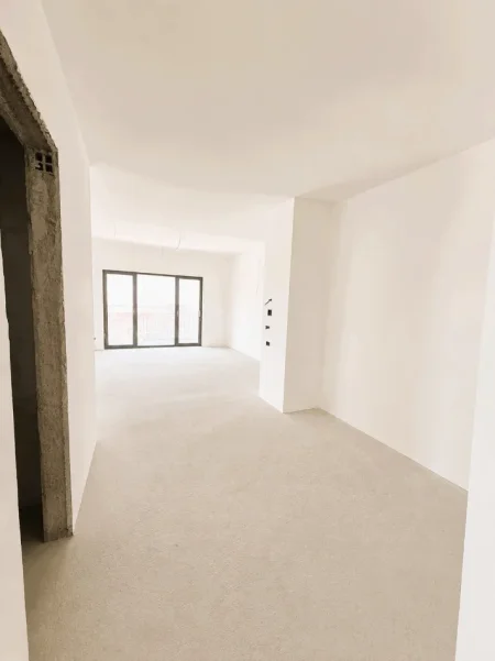 Tirane, jepet me qera zyre Kati 3, 250 m² 2.500 € (Kompleksi Delijorgji)