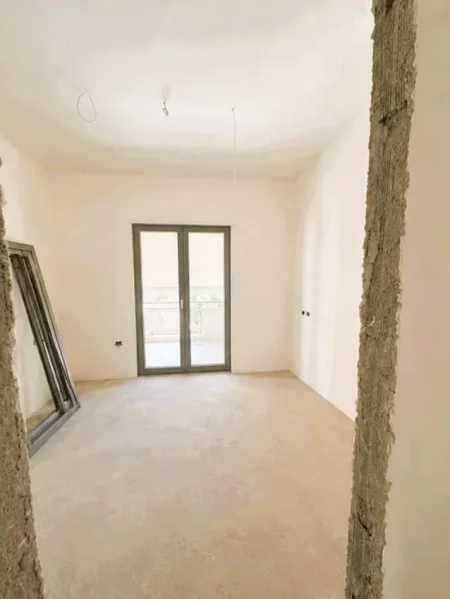 Tirane, jepet me qera zyre Kati 3, 250 m² 2.500 € (Kompleksi Delijorgji)