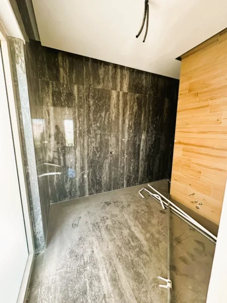 Tirane, jepet me qera zyre Kati 3, 250 m² 2.500 € (Kompleksi Delijorgji)